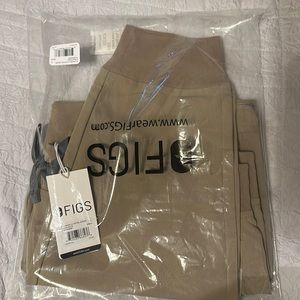 FIGS Zamora jogger scrub bottoms in LATTE size L